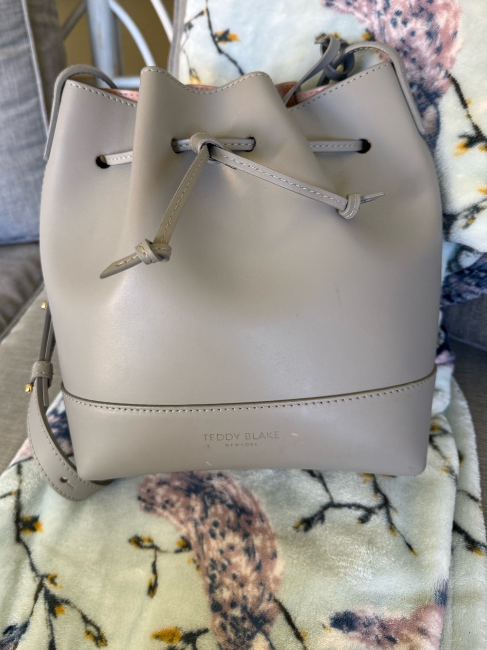 Teddy Blake Bucket bag with matching wallet. Grey with pink interior